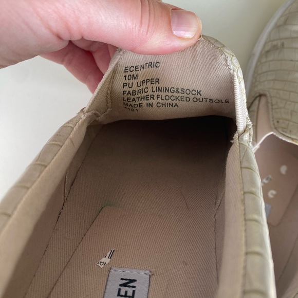 Steve Madden Cream Crocodile Pattern Slip On Sneakers Size 10 - Picture 6 of 7